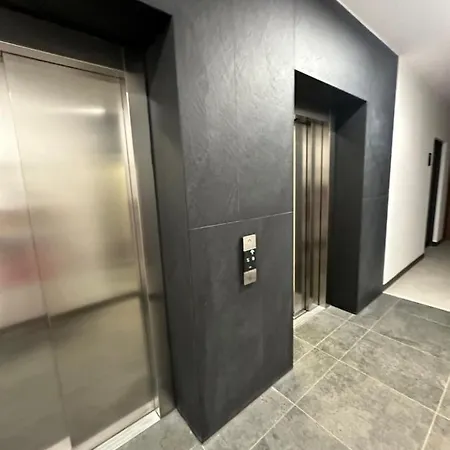 8flor Sokolska 30 아파트 *